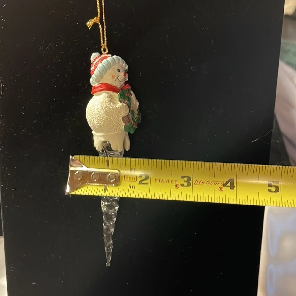 Avon Vintage 1995  “Icicle Fun Ornament Snowman with Wreath”